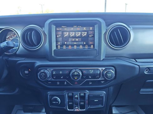 Used 2018 Jeep Wrangler Unlimited Sport S image 25