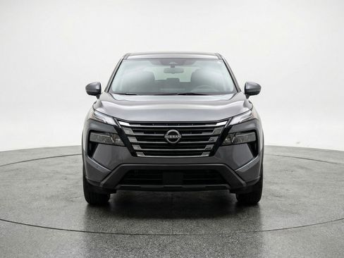 Used 2025 Nissan Rogue SV image 2