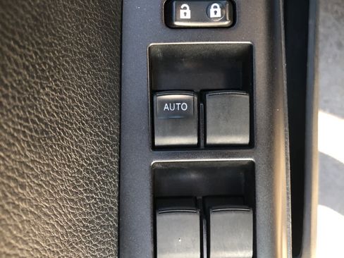 Used 2018 Toyota RAV4 XLE AWD/4WD image 9