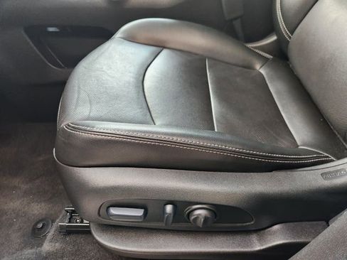 Used 2024 GMC Terrain SLT image 20