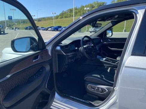 New 2025 Jeep Grand Cherokee Summit image 15