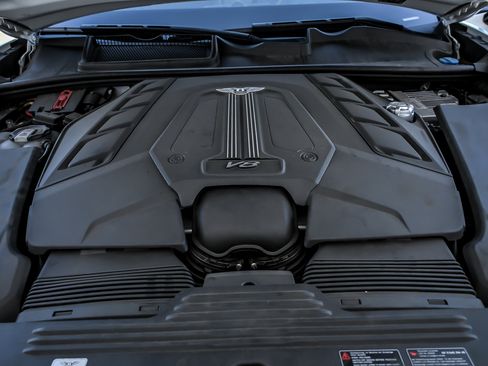 Used 2022 Bentley Bentayga AWD/4WD image 19