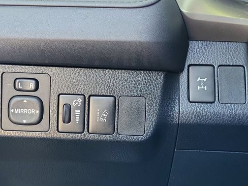 Used 2018 Toyota RAV4 LE w/ All Weather Liner Package AWD/4WD image 32