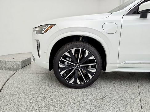 New 2026 Volvo XC90 T8 Plus w/ Protection Package Premier AWD/4WD image 27