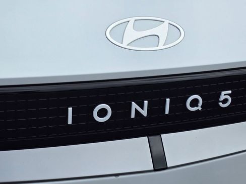 New 2025 Hyundai Ioniq 5 SEL image 13