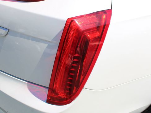 Used 2013 Cadillac XTS Luxury image 26