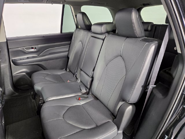 Used 2024 Toyota Grand Highlander AWD image 16