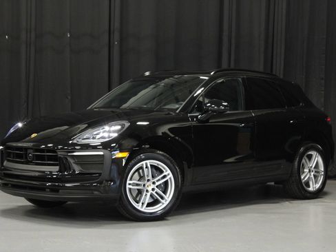 Certified 2026 Porsche Macan AWD/4WD image 1