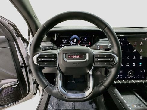 Used 2024 GMC Acadia Elevation w/ Luxury Package FWD image 11