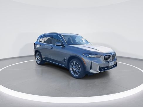 New 2026 BMW X5 xDrive40i w/ Premium Package image 2
