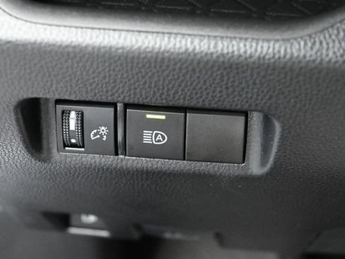 Used 2022 Toyota RAV4 XLE AWD/4WD image 16