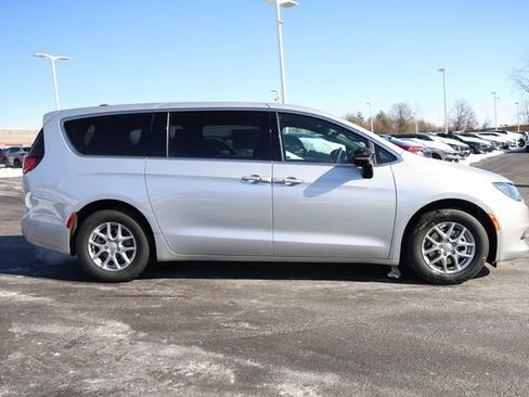 New 2026 Chrysler Voyager LX image 4