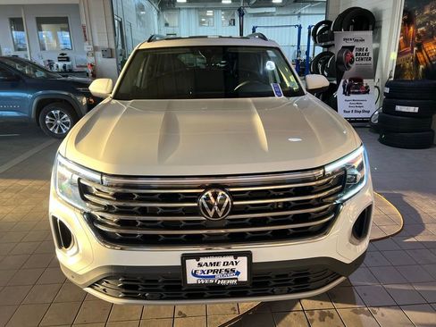 Used 2024 Volkswagen Atlas SE image 2