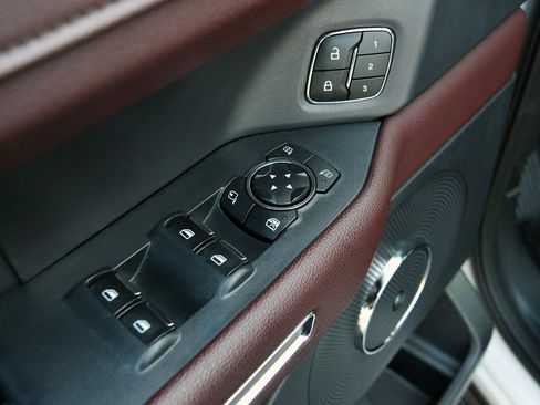 Used 2024 Ford Expedition Limited image 24