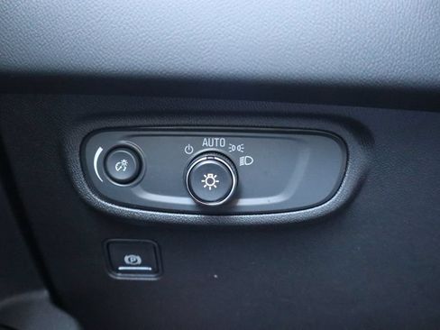 Used 2023 GMC Terrain SLE w/ Driver Convenience Package FWD image 16
