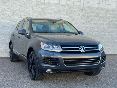 Used 2014 Volkswagen Touareg TDI image 2