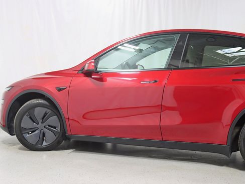 Used 2026 Tesla Model Y AWD image 11