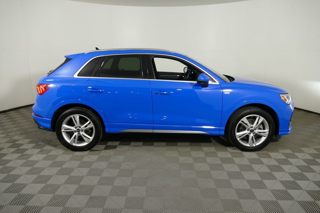Used 2023 Audi Q3 2.0T Premium w/ Convenience Package AWD/4WD image 2