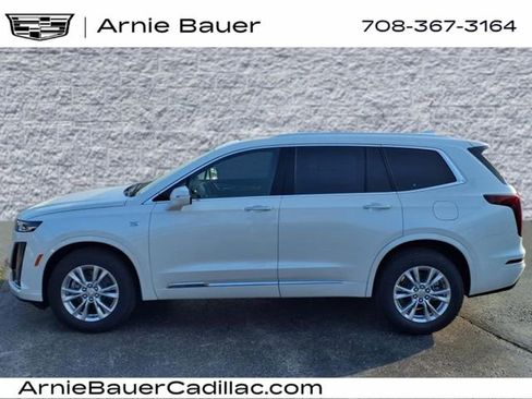 New 2025 Cadillac XT6 Luxury image 9