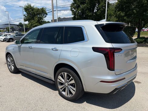 Used 2020 Cadillac XT6 Premium Luxury AWD/4WD image 2