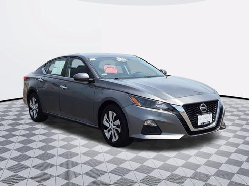 Used 2022 Nissan Altima 2.5 S FWD image 3