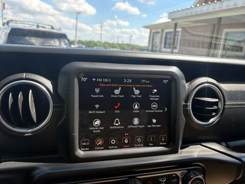 Used 2018 Jeep Wrangler Unlimited Sahara AWD/4WD image 23