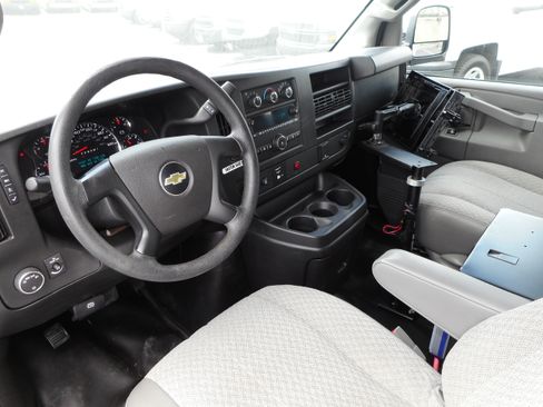 Used 2016 Chevrolet Express 2500 RWD image 13