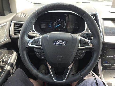Used 2018 Ford Edge Titanium w/ Equipment Group 301A AWD/4WD image 18