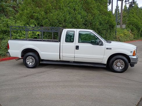 Used 2001 Ford F250 2WD SuperCab Super Duty image 3