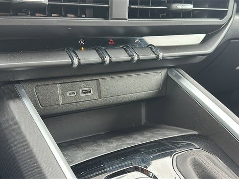 Used 2024 Chevrolet Colorado Trail Boss w/ Technology Package image 22