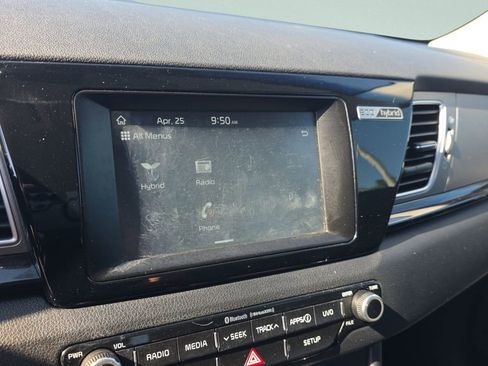 Used 2018 Kia Niro EX FWD image 21