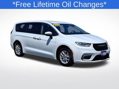 Used 2023 Chrysler Pacifica Touring-L