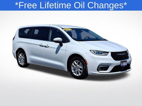 Used 2023 Chrysler Pacifica Touring-L FWD image 1