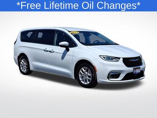 Used 2023 Chrysler Pacifica Touring-L FWD video 1