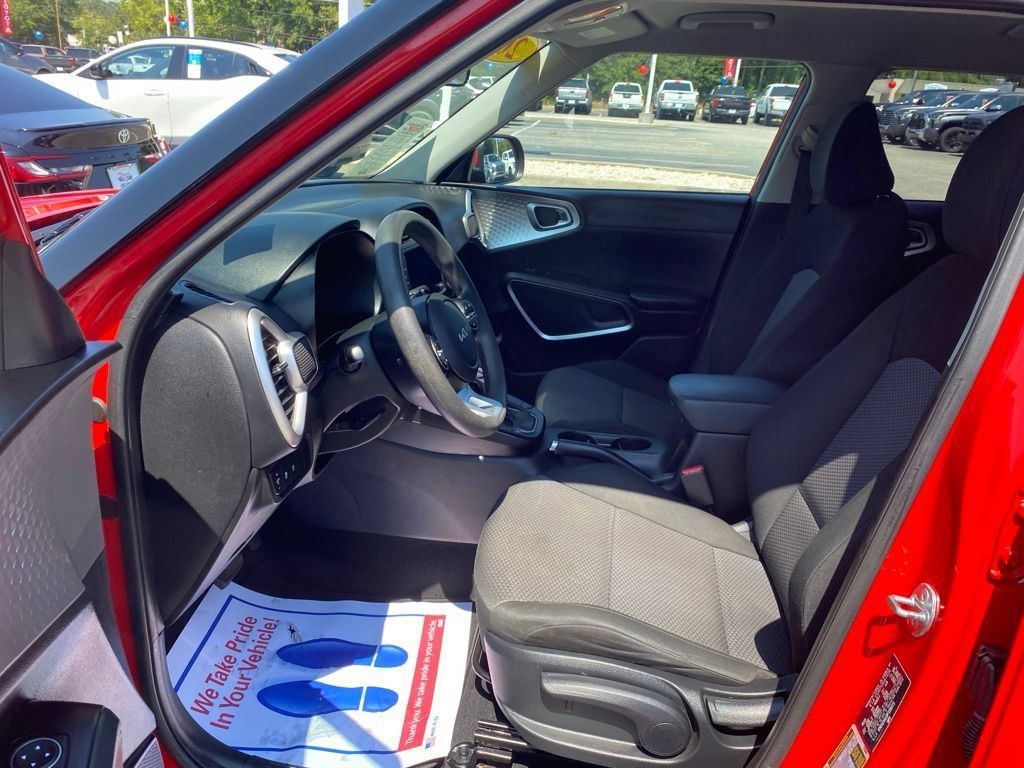 Used 2023 Kia Soul LX w/ LX Technology Package FWD image 6