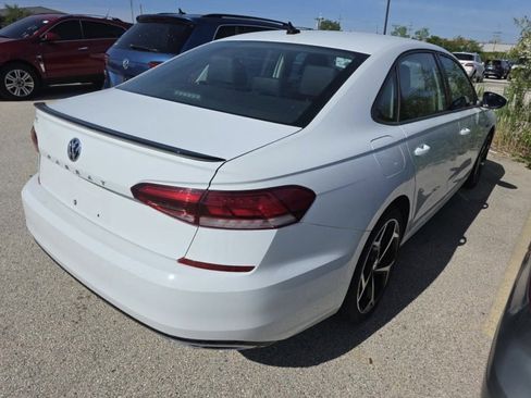 Used 2020 Volkswagen Passat 2.0T R-Line FWD image 5