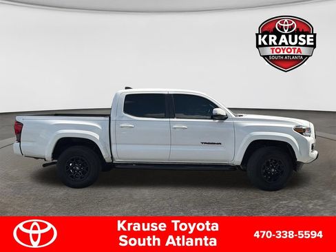 Used 2022 Toyota Tacoma SR5 w/ Technology Package RWD image 8