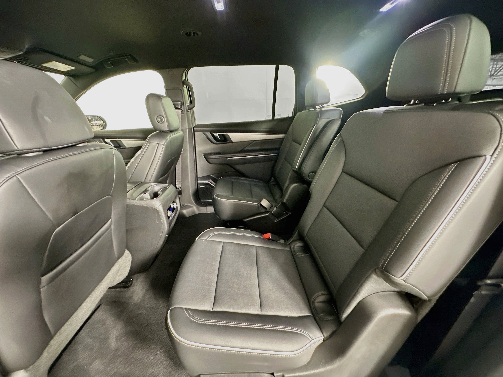 Used 2025 Buick Enclave Preferred FWD image 27