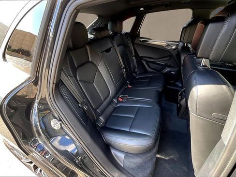 Used 2022 Porsche Macan Base image 25