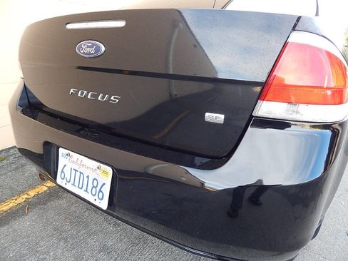 Used 2010 Ford Focus SE image 12