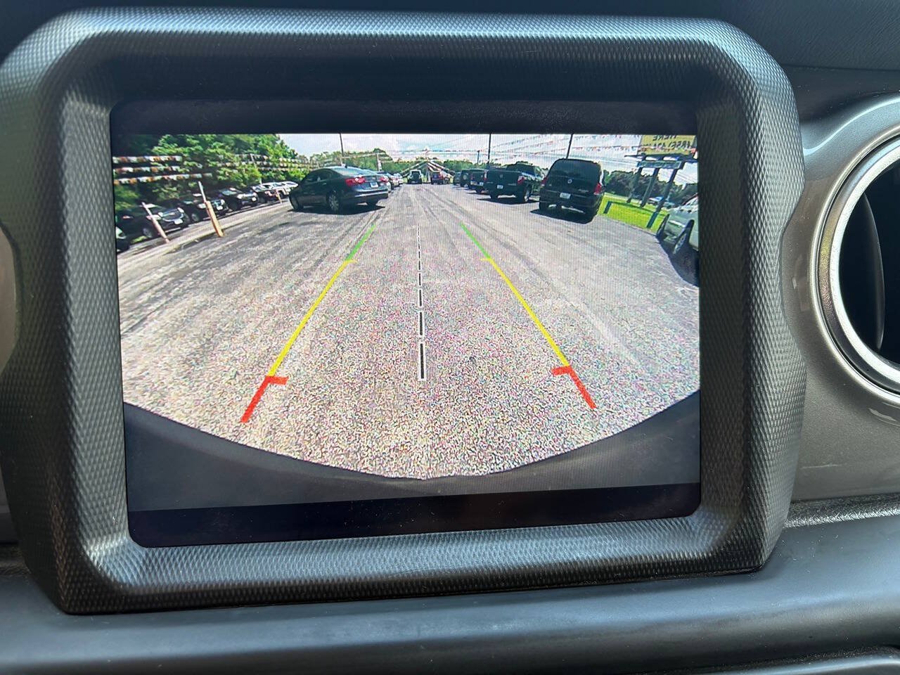 Used 2018 Jeep Wrangler Unlimited Sahara AWD/4WD image 17