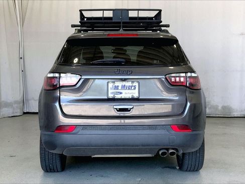 Used 2021 Jeep Compass Latitude FWD image 4
