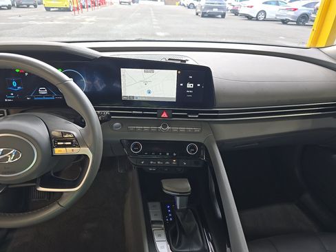 Used 2023 Hyundai Elantra SEL w/ Convenience Package FWD image 13