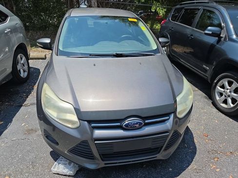 Used 2013 Ford Focus SE FWD image 2