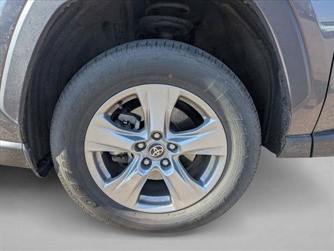 Used 2024 Toyota RAV4 XLE AWD/4WD image 16