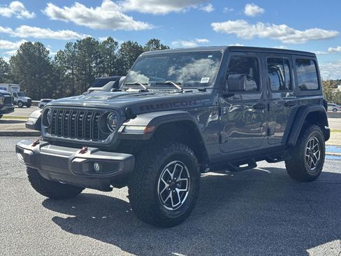 Used 2024 Jeep Wrangler Rubicon image 5