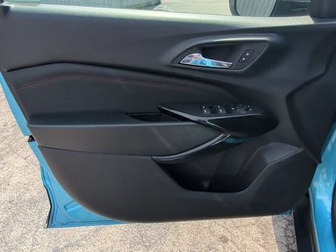 Used 2025 Chevrolet Trax RS FWD image 25