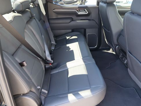 Used 2025 GMC Sierra 1500 SLT AWD/4WD image 32