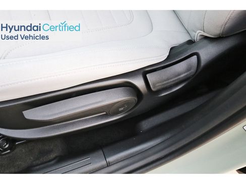 Certified 2025 Hyundai Santa Cruz SE image 30