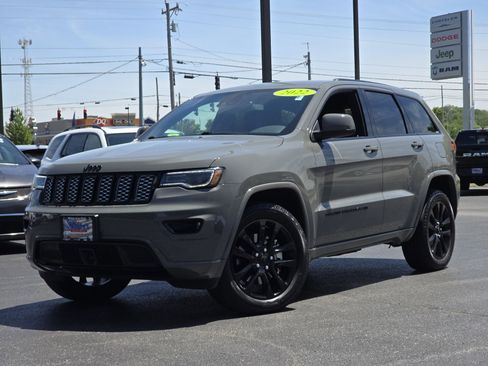Used 2022 Jeep Grand Cherokee Laredo X AWD/4WD image 1